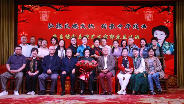 大合影.jpg 大合影.jpg